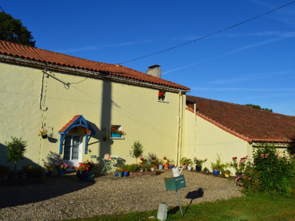 Homestay Arrabella Availles-Limouzine Bagian luar foto