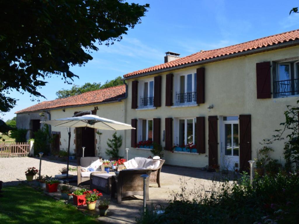 Homestay Arrabella Availles-Limouzine Bagian luar foto